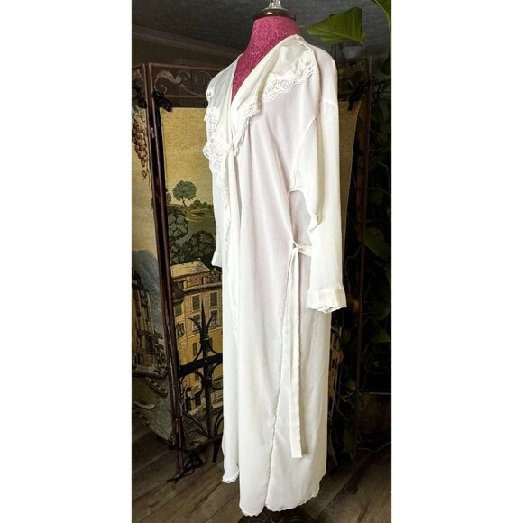 Vintage Sheer White Lace Trimmed Robe With Belt - Picture 3 of 10
